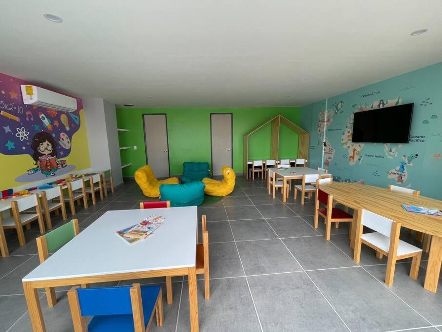 Depa Boho Al Sur Pet Friendly Piscina Gym Sala De Cine Appartement Guadalajara Buitenkant foto