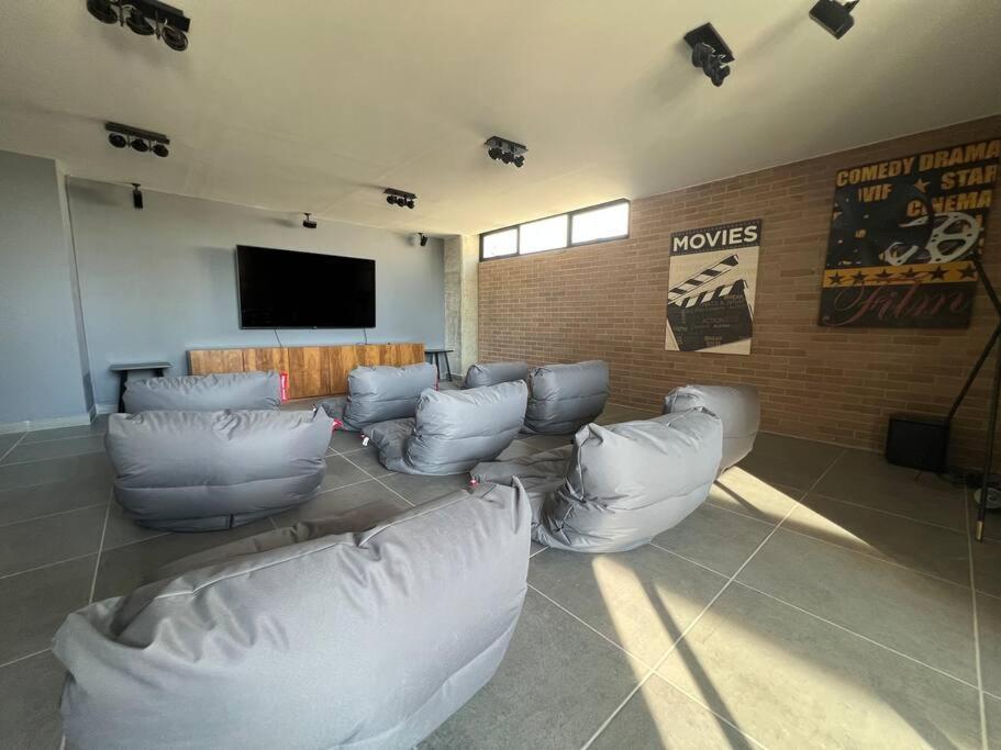 Depa Boho Al Sur Pet Friendly Piscina Gym Sala De Cine Appartement Guadalajara Buitenkant foto